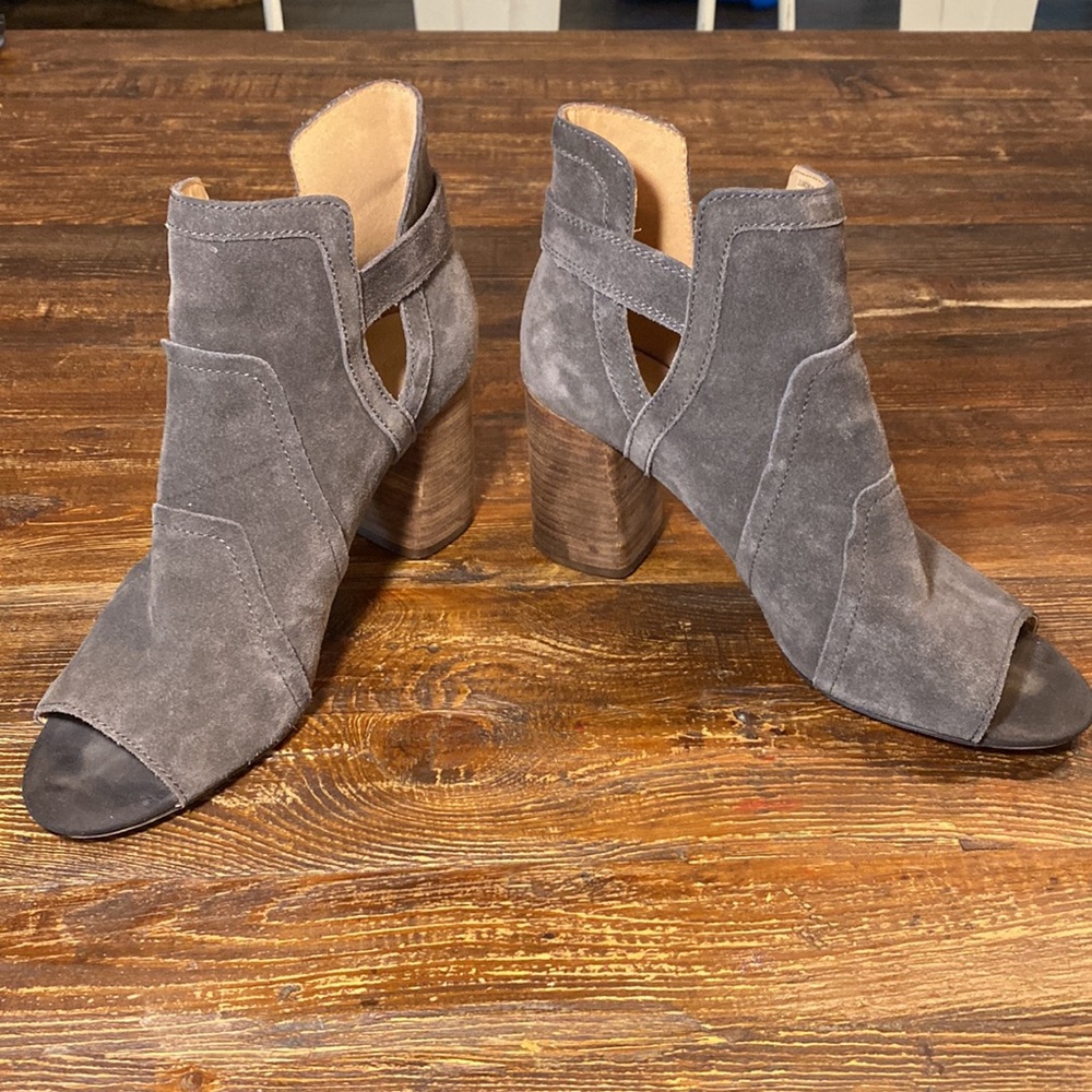 Joe’s Jeans Cassia Blocked Heel Suede Bootie In Dark Grey Size: 10 - Picture 4 of 10